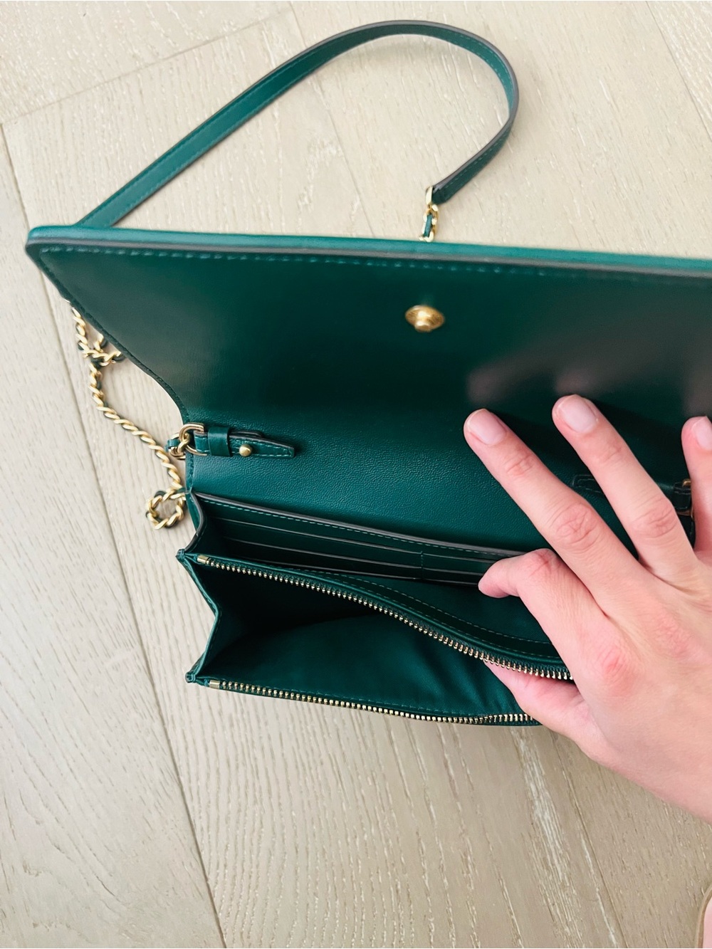 Tory Burch Green Quilted Crossbody Bag with Tassel - Picture 5 of 11